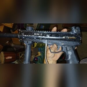 SW-1 Black Paintball Marker with Mask and feeder/ magazine